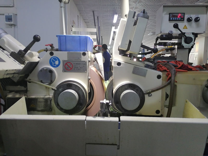 Centerless grinding